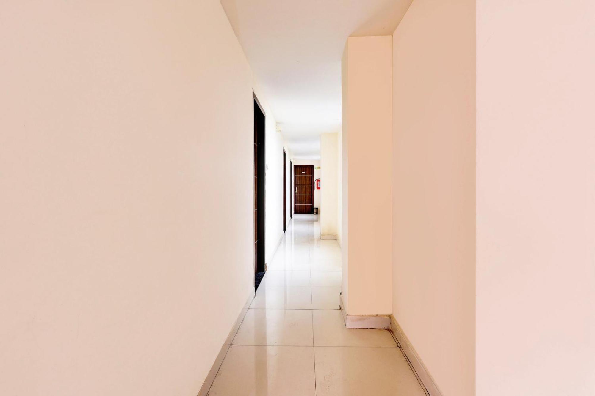 Super Hotel O Mahanadu Formerly Akshaya Bheemas Vijayawada Exterior photo